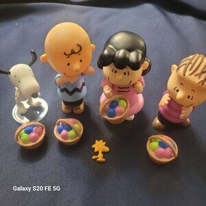 9 Piece Peanuts Characters Easter 2003-2004